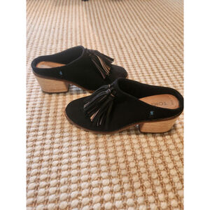 Women's TOMS Black Suede Tassel Mules & Clogs Size 6.5